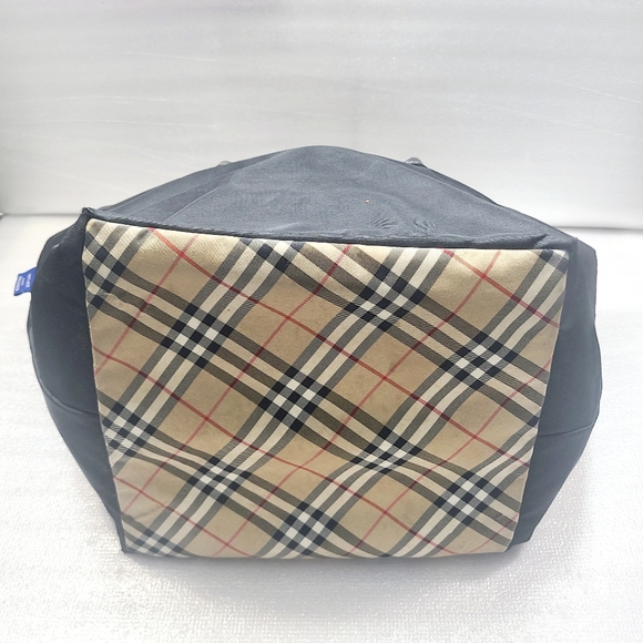 Burberry Black Tote with Signature Check Lining - Picture 4 of 8